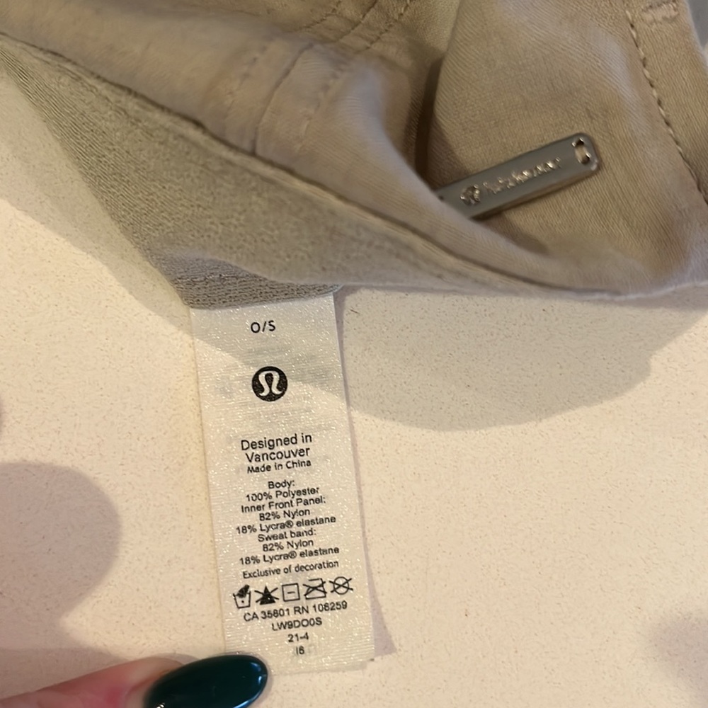 Tan lululemon hat - Picture 3 of 3